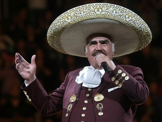 Famosos cantantes que han amenizado fiesta a los narcos