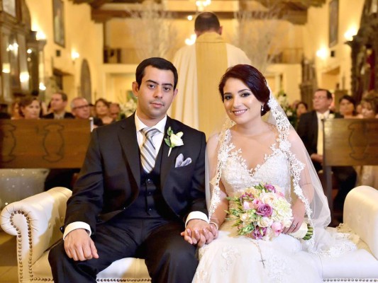 Los novios Nicolás García y Ana Ortez en su boda religiosa (Fotos Daniel Mendoza)