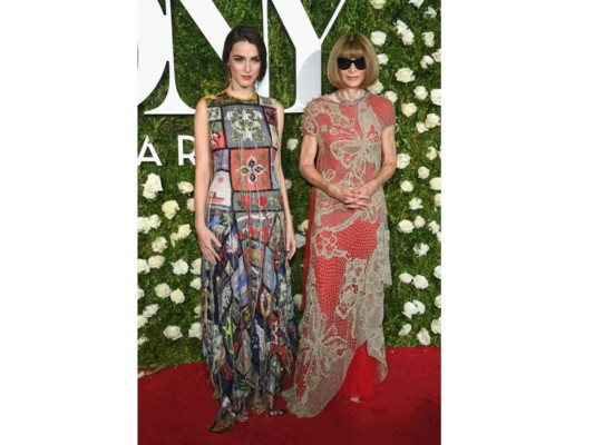 Anna Wintour en un diseño de Margiela Artisanal y su hija Bee Shaffer en Alexander MacQueen