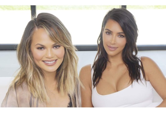 Chrissy Teigen es una de las amigas más cercanas de Kim Kardashian