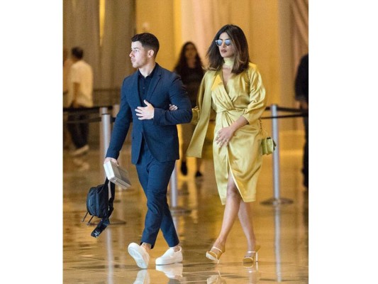 Nick Jonas lleva a Priyanka Chopra a un evento familiar