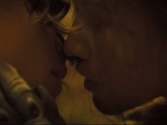 A pesar de que Zendaya tiene un papel pequeño, en el tráiler se observa una escena en la que comparten casi un beso o ¡podría ser un beso!