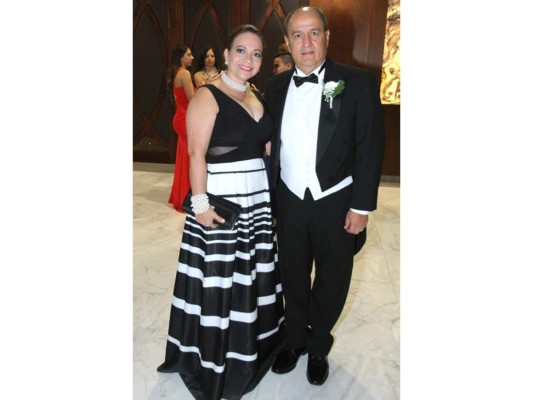 Alexa y Roberto Bobadilla.