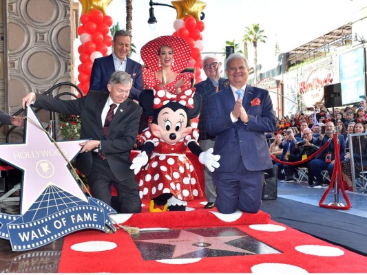 Minnie Mouse obtiene su estrella en el Paseo de la Fama de Hollywood