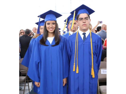 Entrega de títulos de la Macris School, generacion 2017