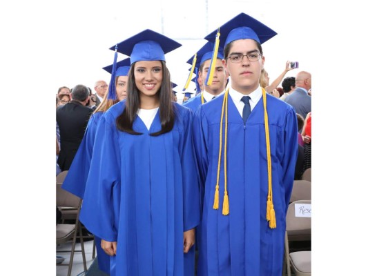 Entrega de títulos de la Macris School, generacion 2017