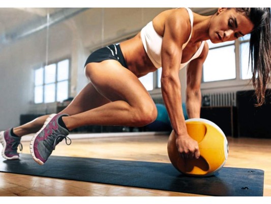 Practicar HIIT durante unas cuantas semanas aumenta la capacidad a oxidar las grasas, es decir, usar como energía la grasa excedente del nuestro organismo con lo que se gana en resistencia aeróbica.