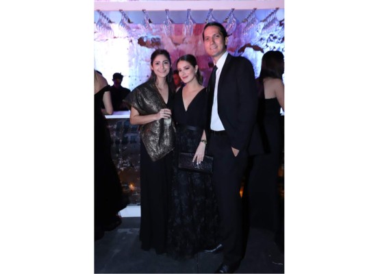 Anastasia Rezai , Nicole Deras y Alberto Midence