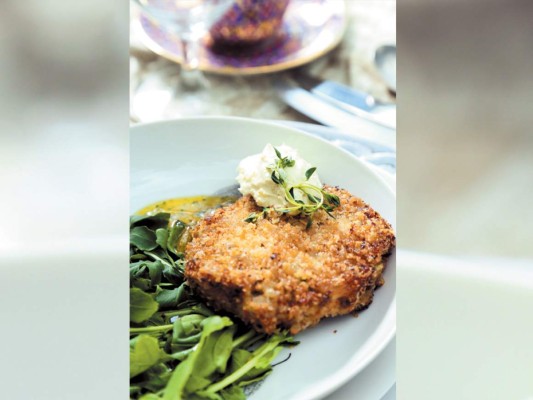 Crabcake con salsa de maracuyá y aderezo de rábano