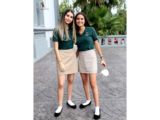 Isabella Serrano y Nicolle Anderson