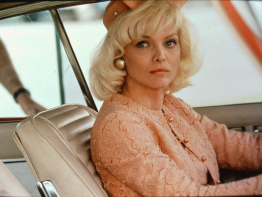 <br/>Michelle Pfeiffer<br/>Pfeiffer, actriz estadounidense de extensa trayectoria en la pantalla grande fue nominada a Mejor Actriz de Reparto por Dangerous Liaisons, mientras que en Los fabulosos Baker Boys y Por encima de todo, compitió como Mejor Actriz.<br/>