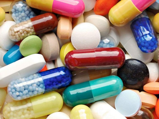 Químico Farmacobiólogo. No es un médico pero su trabajo está directamente relacionado con el trabajo e investigación en el área de la medicina. Los químicos pueden laborar con el gobierno, laboratorios e industria privada, entre otros. Salario anual promedio: $197,700
