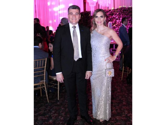 Stephanie Cordón y Fuad Hawit se casan  
