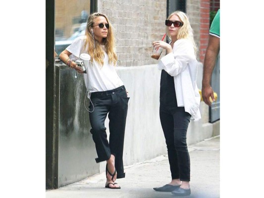 Mary-Kate Olsen eleva las sandalias