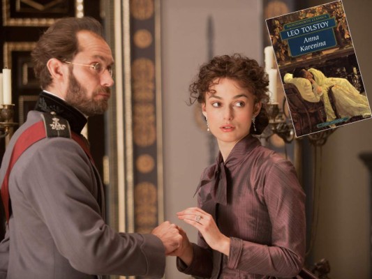 Anna Karenina del ruso Leo Tolstoy. Karenina rompe todas las reglas en la sociedad en que vive, deja atrás a su marido y a su hijo para escapar con su amante, el apuesto Conde Vronsky. Rechazada y condenada al ostracismo por la alta sociedad, repudiada por su familia, castigada emocionalmente con no ver a su hijo, agobiada por el temor de ser abandonada por una mujer más joven, se arroja bajo un tren en el clímax de la desesperación. A Keira le encantó el desafío y se metió de lleno en el personaje, en sus complejidades y sus contradicciones, las que rechazaba o asumía. Pero Keira (Anna) lució irresistible, y así lo confirman sus compañeros de reparto Aaron Johnson (Conde Vronsky) y Jude Law(Alexei Karenin).