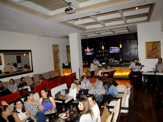 Sparkling Wine en el Nau Sushi Lounge  