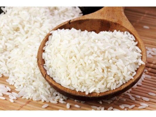 2. El arroz no era protagonista: aunque suene raro, el arroz era utilizado solamente para conservar el pescado por más tiempo, luego de salarlo se le ponía una capa de arroz y se descartaba antes de comenzar a preparar el plato.<br/>