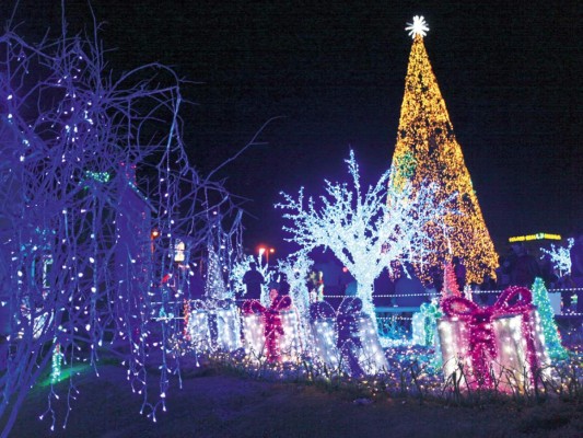 Villa de Navidad en el bulevar Juan Pablo II