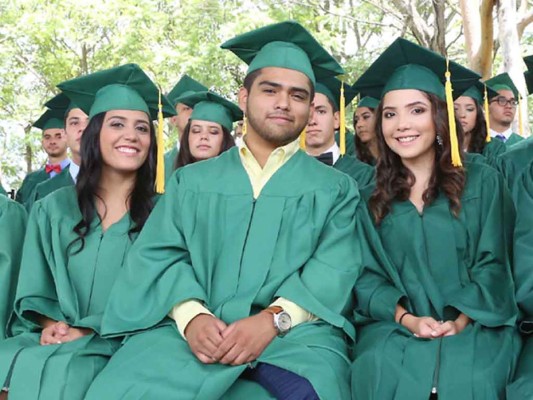 Graduación de la DelCampo International School