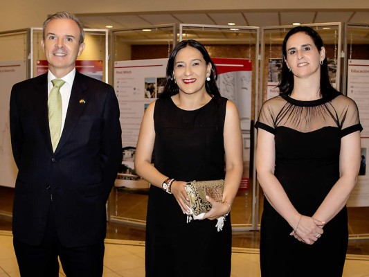 Elegante velada para celebrar la Fiesta Nacional de España  