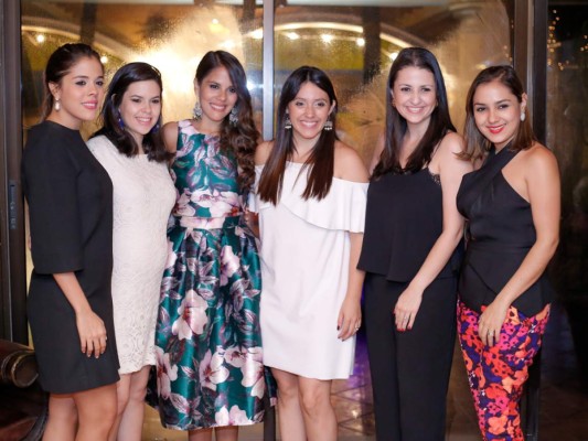 Fiesta catracha para Angelo Casco y María Fernanda Welchez