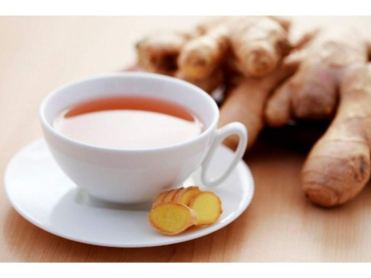Té de jengibre: El té de jengibre es una de las bebidas naturales más sanas para prevenir el vómito, pues gracias a sus componentes en conjunto logra aliviar las náuseas y el mareo.