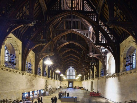 El ataúd de la reina será trasladado al Palacio de Westminster por cuatro días para que las personas puedan ir a dejarle sus respetos.