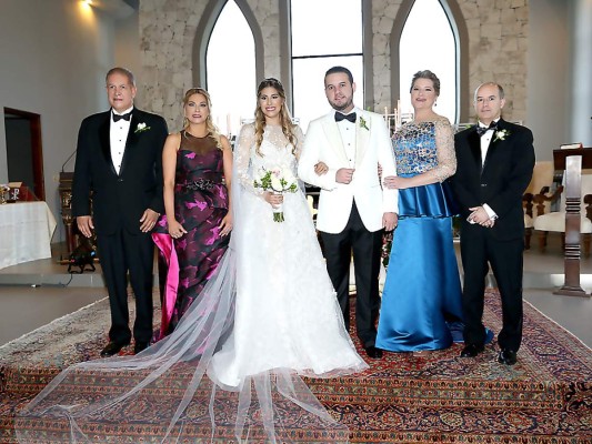 Roberto Alvarado, Mirna Castro, Vivianne Alvarado, Enrique, Leda y Enrique Álvarez (fotos: Hector Hernández)