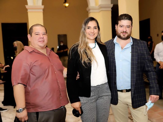 Mario Ramos dona un Emmy al Museo para la Identidad Nacional