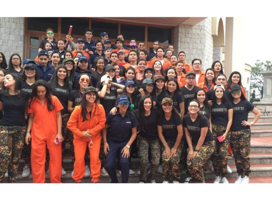 Senior entrance 2017 de La Estancia School