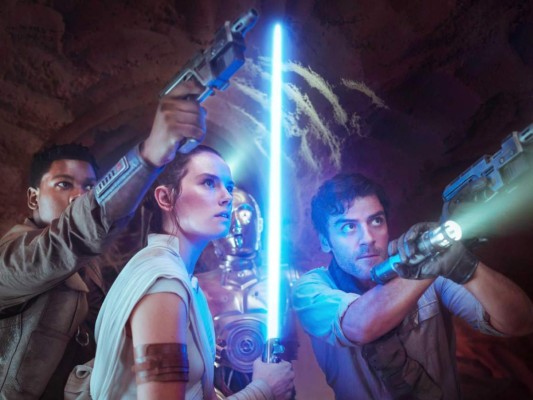 Star Wars (2015-2019) En esta saga el actor le dio vida al personaje de Poe Dameron, al parecer fue una presentación bastante satisfactoria, como lo mencionó en diversas entrevistas, “Disfruté el desafío de esas películas (Star Wars y Dune) y trabajar con un grupo muy grande de artistas y actores increíbles, creadores de utilería, escenógrafos y todo lo que fue realmente divertido”.