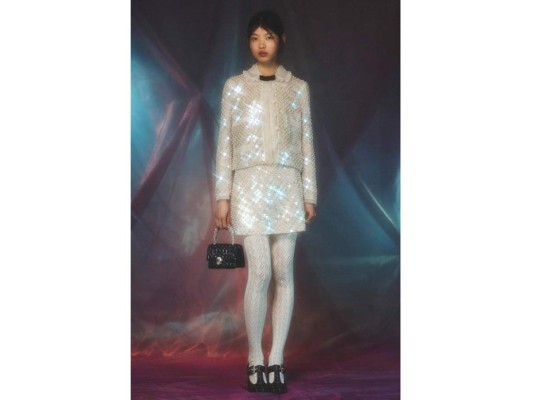 <br/>Los invitamos a ver la collecion completa que consiste de 45 prendas, cada una con su toque único y original. Definitivamente una collecion única, divertida y extravagante.