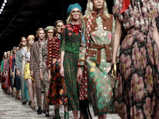 Las flores son el común denominador de la colección Summer 2016 de Gucci