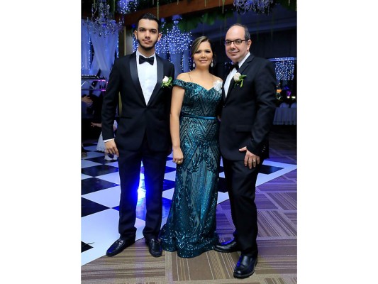 Bechir Bendeck y Lilian Pineda celebran boda religiosa