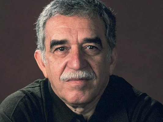 Gabriel García Márquez. Es uno de los máximos representantes de la literatura hispánica y universal. Ha cautivado a muchos con sus obras y es considerado uno de los escritores más importantes de la historia, ganador del Premio Nobel de Literatura en 1982. Crónica de una muerte anunciada, El amor en los tiempos del cólera y 100 años de soledad continúan siendo de los libros favoritos de muchos lectores.