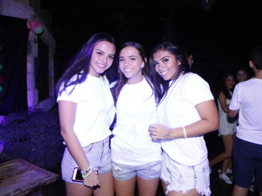 Neon party en residencia Andonie