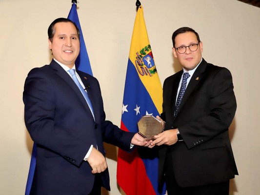 Bienvenida al embajador de Venezuela