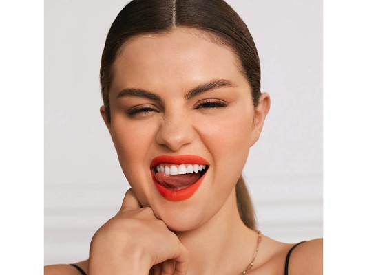 Conoce los productos de Rare Beauty, la primera colección de maquillaje de Selena Gomez