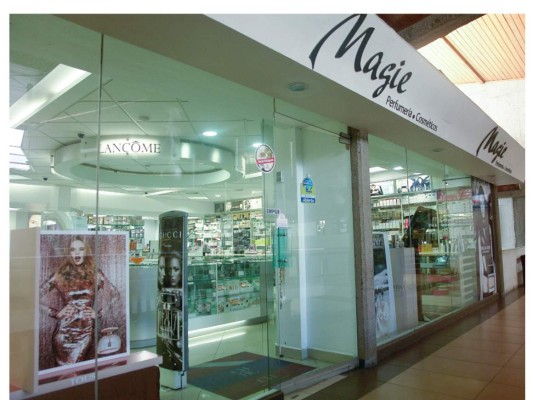 Para 2007 también se remodeló el establecimiento en Los Castaños en Tegucigalpa con un diseño moderno y minimalista, que satisface la demanda de una clientela exclusiva
