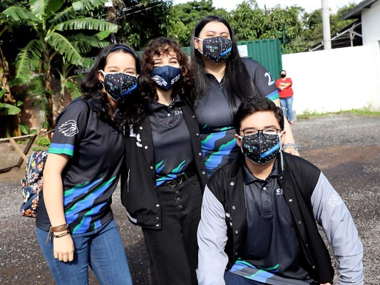 Valeria Álvarez, Margena Villa, Liz Irias y William Ramos
