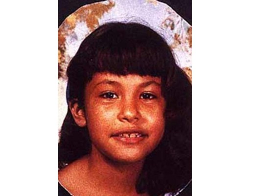 Selena Quintanilla Pérez nació el 16 de Abril de 1971, En Lake Jackson Corpus Christi y grabó su primer albúm a los doce años con la agrupación Los Dinos formada por su padre junto a Suzzette y Abraham Quintanilla III sus hermanos