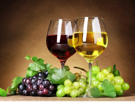 1 (4 oz) copa de vino blanco o tinto (95 - 100 Calorías)