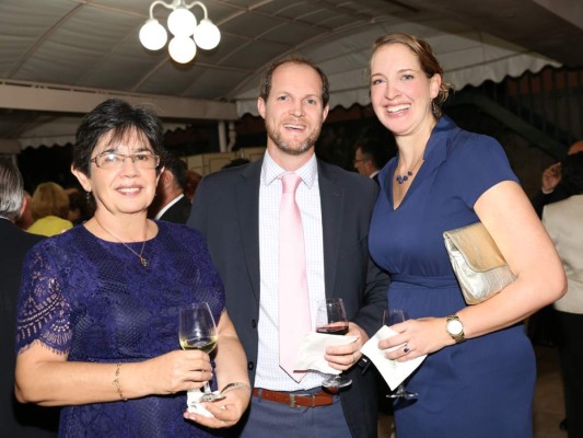 Recepción para despedir al embajador James Nealon