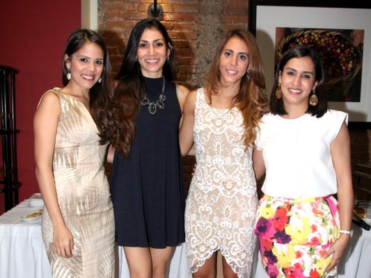 Alegre shower para María José Welchez  