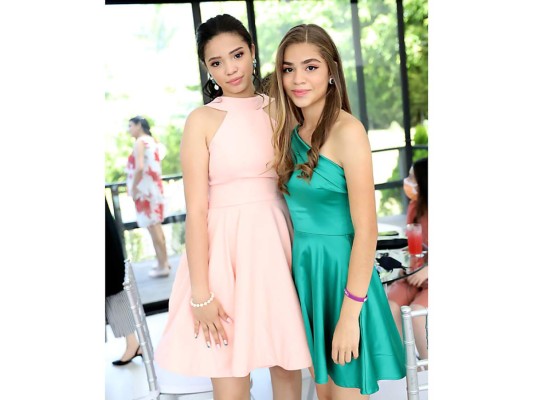 Sara Flores y Daniela Campos