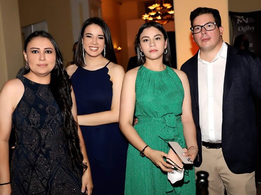 Mario Ramos dona un Emmy al Museo para la Identidad Nacional