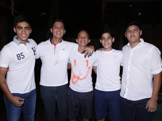 Neon party en residencia Andonie