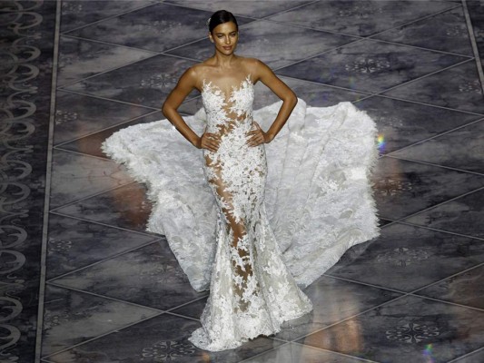 Atelier Pronovias enamora con su propuesta en Barcelona Bridal Week