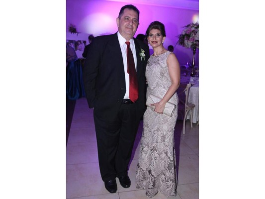 La boda de Ana Cecilia Heredia y Johnny Sikaffy