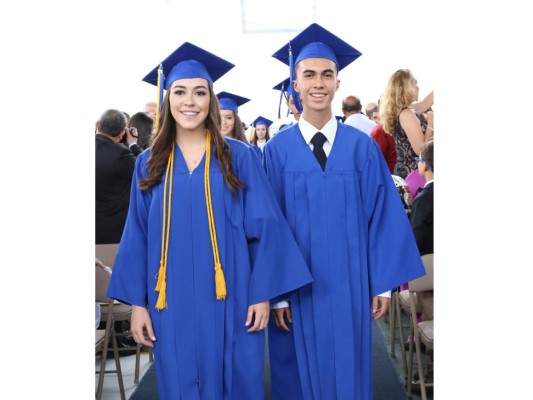 Entrega de títulos de la Macris School, generacion 2017